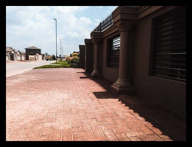 3 BEDROOM HOUSE FOR SALE IN BIRCH ACRES